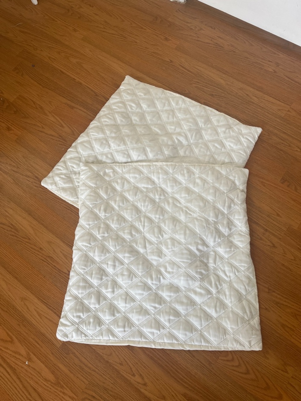 DKNY Euro Shams quilted design tie back closure